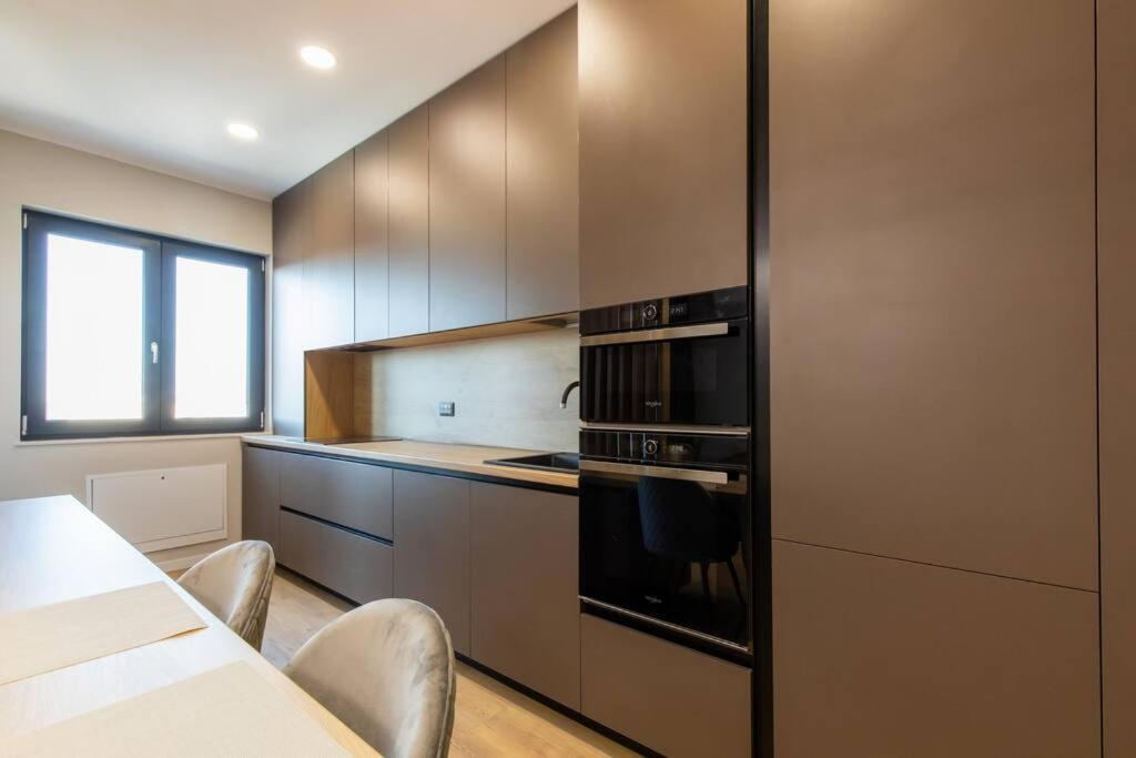 Elegant 2 Bedroom Retreat Bükreş Dış mekan fotoğraf